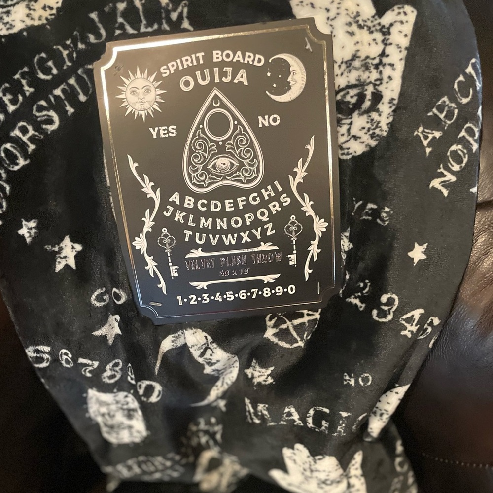 NWT ARTISAN 34 Spirit Board Ouija Mystical Black and White Velvet Plush Throw